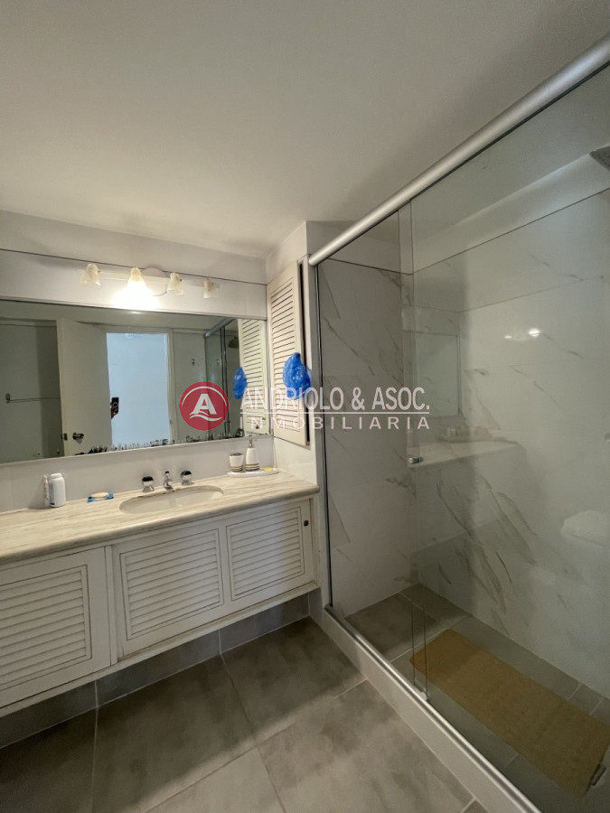 Apartamento ID.8410 -  hermosa propiedad de 4 dormitorios, 5 baños y 3 suites 