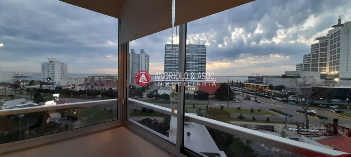 Apartamento ID.8201 - VENTA DE APARTAMENTO 2 DORMITORIOS A METROS DE PLAYA MANSA