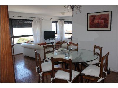  Peninsula. 3 dormitorios, 1 en suite y dependencia