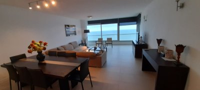 Moderno Apartamento de 2 Dormitorios más Dependencia en Torre Le Parc, Playa Brava