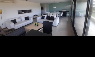 Venta de apartamento de 3 dormitorios en suite en primera linea brava