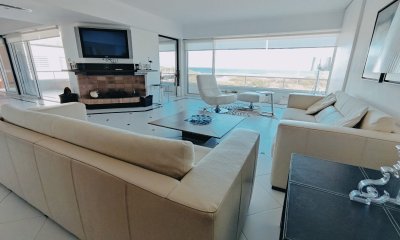 ALQUILER DE TEMPORADA DE HERMOSO APARTAMENTO 4 DORMITORIOS PRIMERA LINEA BRAVA