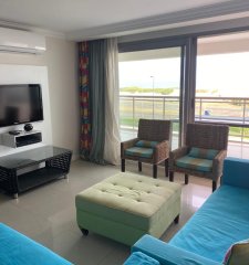 VENTA DE APARTAMENTO EN TORRE DE CATEGORIA FRENTE PLAYA BRAVA