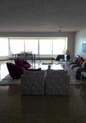 Apartamento en edificio de categoría