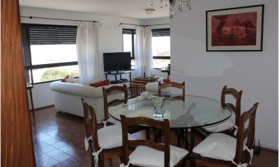 Peninsula. 3 dormitorios, 1 en suite y dependencia