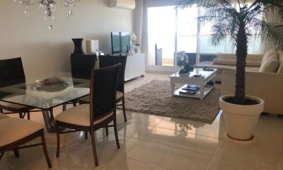 VENTA  PUNTA DEL ESTE MANSA PRIMERA LINEA