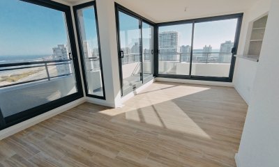 VENTA DE HERMOSO PENTHOUSE A ESTRENAR - 2 DORMITORIOS, 2 BAÑOS. VISTA AL MAR
