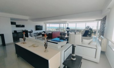 VENTA DE APARTAMENTO DE 3 DORMITORIOS Y DEPENDENCIA CON VISTA A LA MANSA