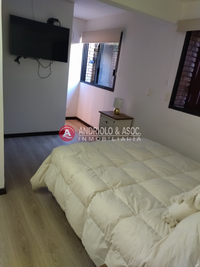 Casa ID.7707 - VENTA DE HERMOSA CASA 5 DORMITORIOS EN SUITE, A METROS DEL MAR.