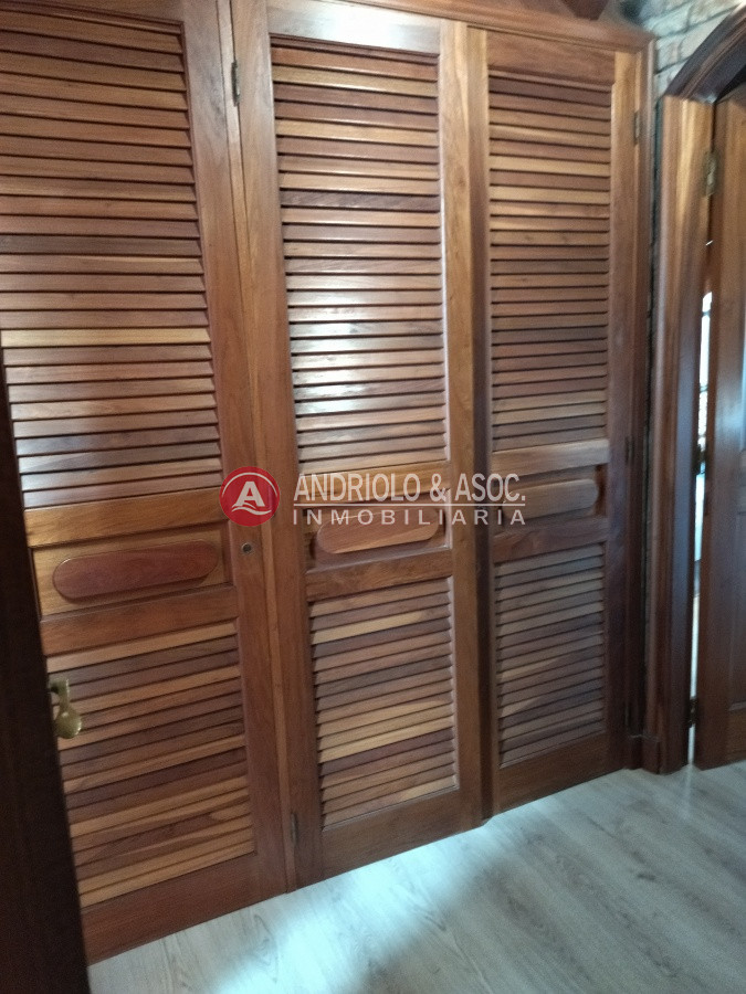 Casa ID.7707 - VENTA DE HERMOSA CASA 5 DORMITORIOS EN SUITE, A METROS DEL MAR.