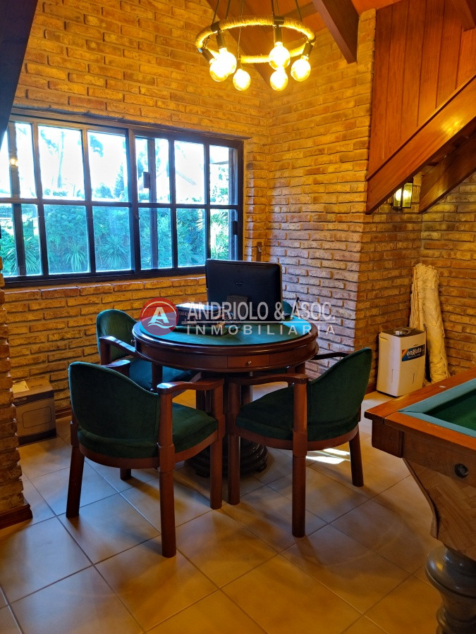 Casa ID.7707 - VENTA DE HERMOSA CASA 5 DORMITORIOS EN SUITE, A METROS DEL MAR.