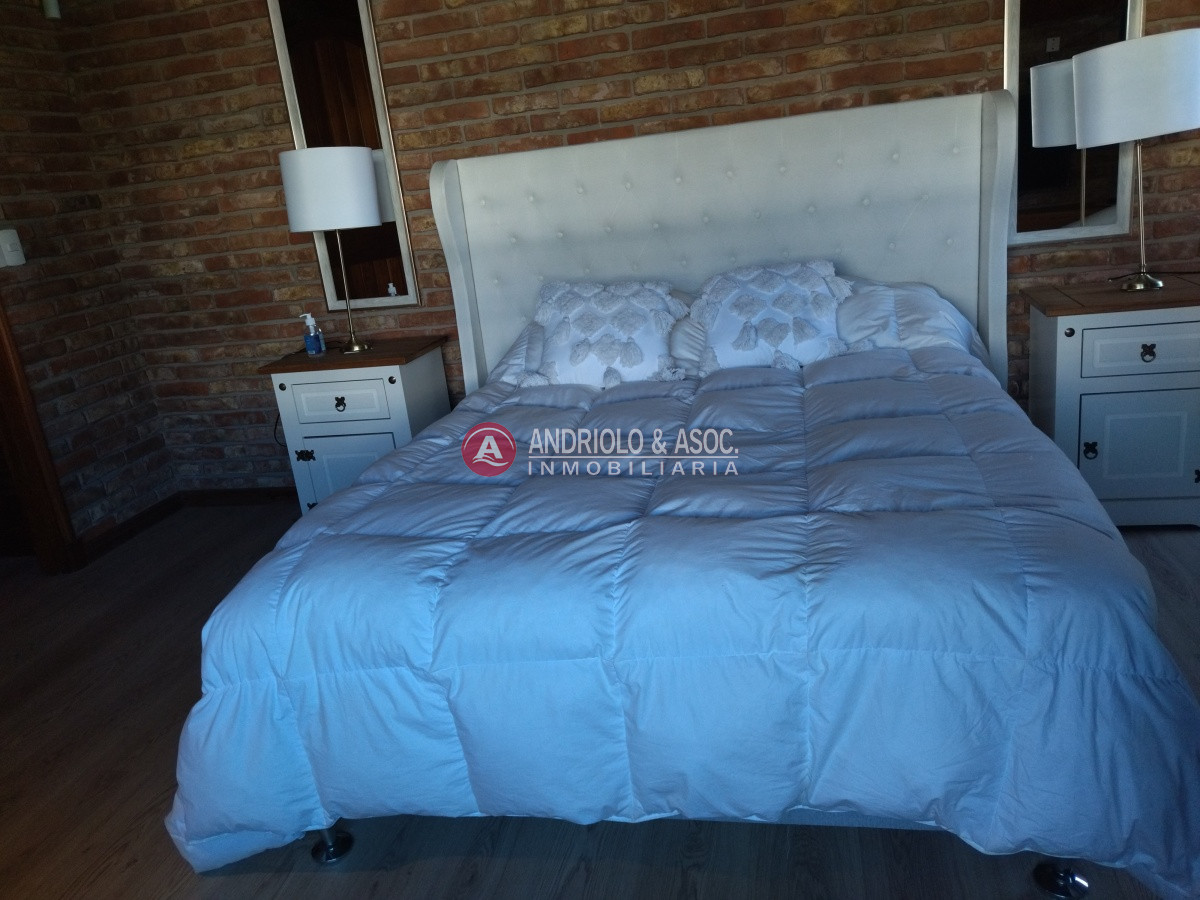 Casa ID.7707 - VENTA DE HERMOSA CASA 5 DORMITORIOS EN SUITE, A METROS DEL MAR.