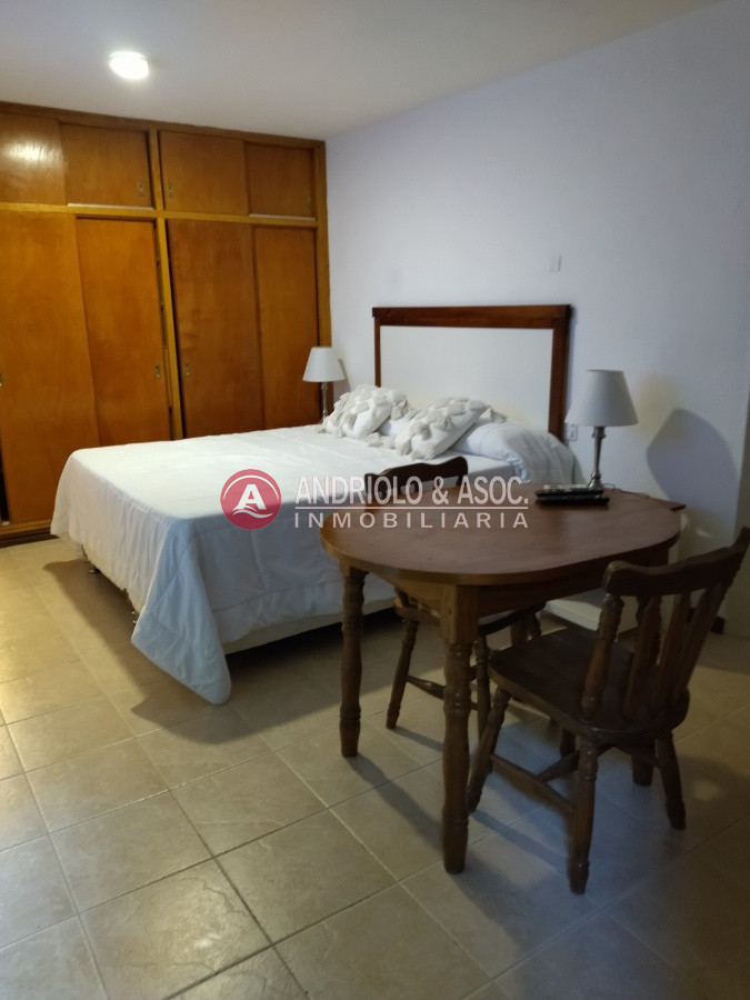 Casa ID.7707 - VENTA DE HERMOSA CASA 5 DORMITORIOS EN SUITE, A METROS DEL MAR.