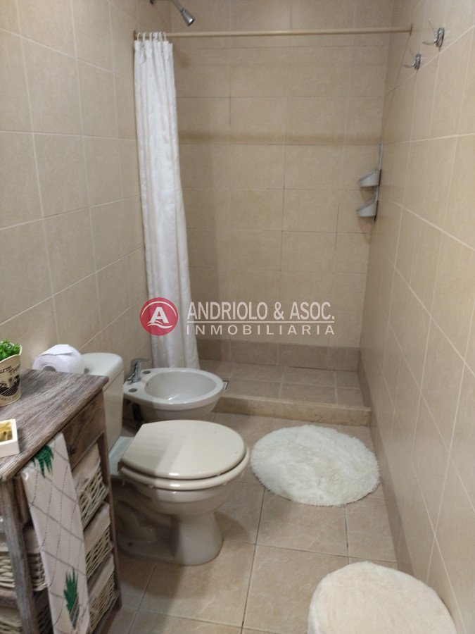 Casa ID.7707 - VENTA DE HERMOSA CASA 5 DORMITORIOS EN SUITE, A METROS DEL MAR.