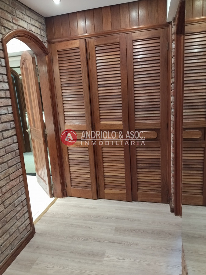 Casa ID.7707 - VENTA DE HERMOSA CASA 5 DORMITORIOS EN SUITE, A METROS DEL MAR.