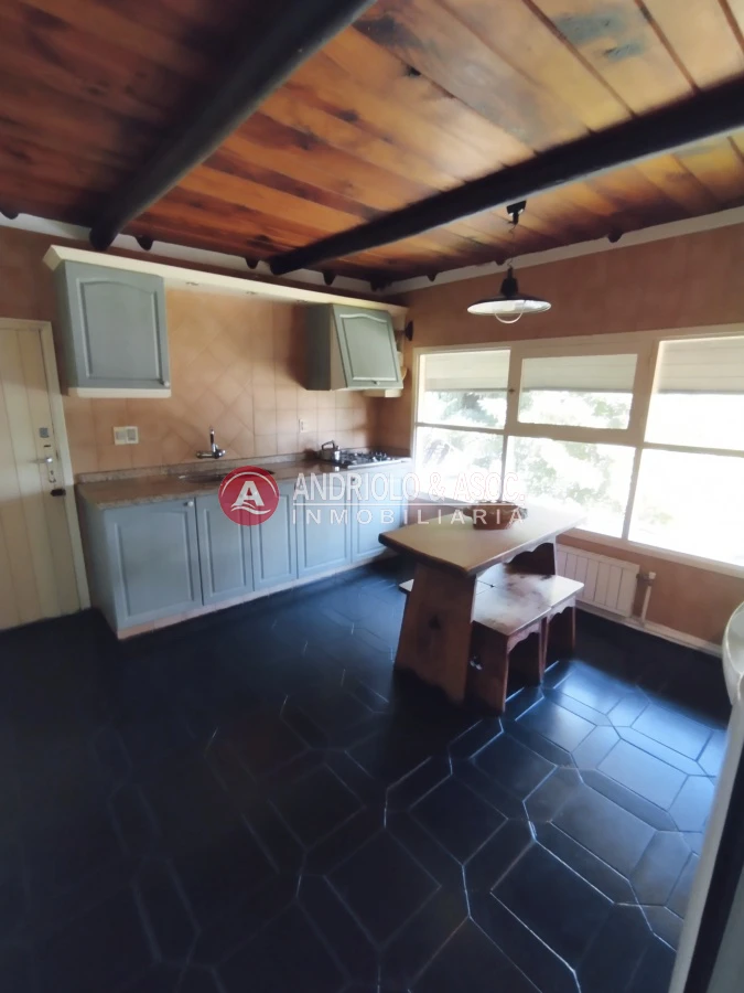 Casa ID.7439 - VENTA DE HERMOSA CASA EN BARRIO PINARES - 3 DORMITORIOS - 