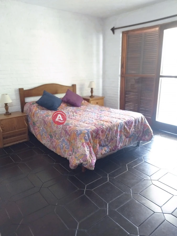 Casa ID.7439 - VENTA DE HERMOSA CASA EN BARRIO PINARES - 3 DORMITORIOS - 