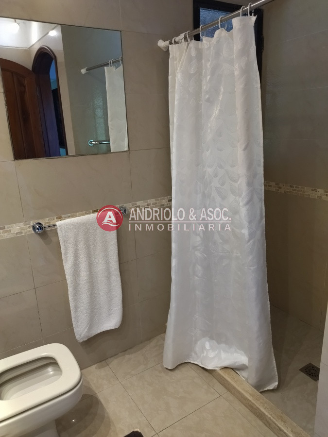Casa ID.7707 - VENTA DE HERMOSA CASA 5 DORMITORIOS EN SUITE, A METROS DEL MAR.