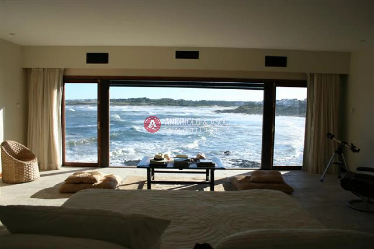 Casa ID.6608 - casa en primera línea  