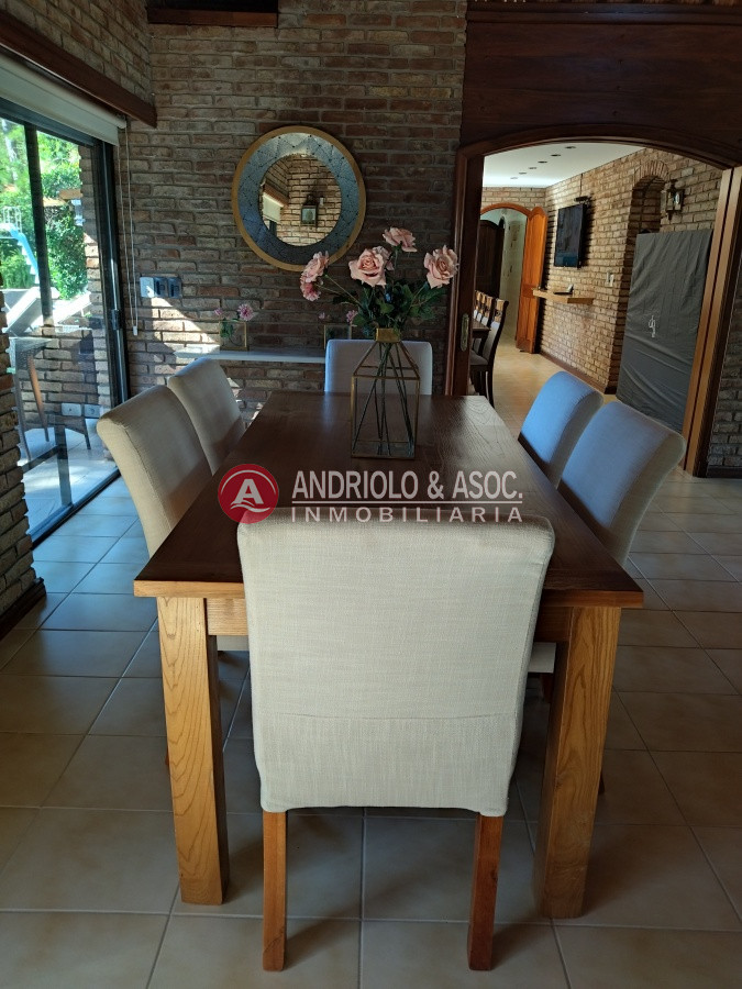 Casa ID.7707 - VENTA DE HERMOSA CASA 5 DORMITORIOS EN SUITE, A METROS DEL MAR.