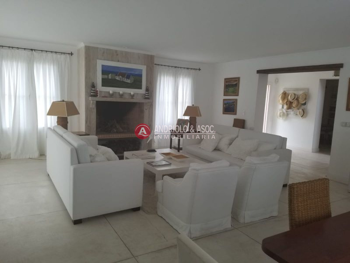 Casa ID.6363 - oportunidad en zona de Península 