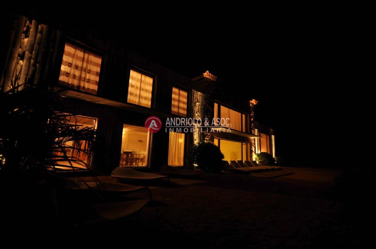 Casa ID.6608 - casa en primera línea  