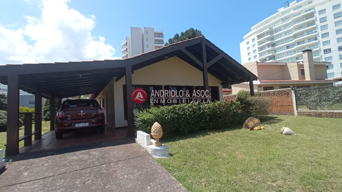 Casa en Punta del Este - AND8772C
