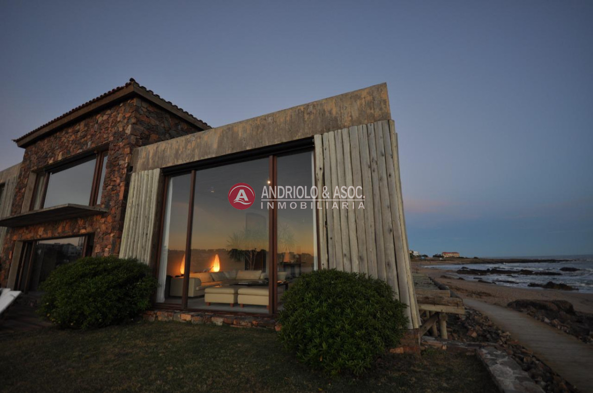 Casa ID.6608 - casa en primera línea  