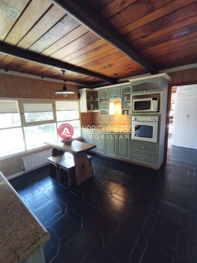 Casa ID.7439 - VENTA DE HERMOSA CASA EN BARRIO PINARES - 3 DORMITORIOS - 