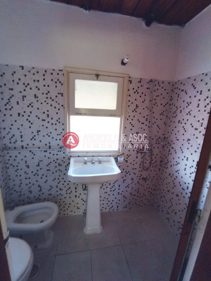 Casa ID.7439 - VENTA DE HERMOSA CASA EN BARRIO PINARES - 3 DORMITORIOS - 