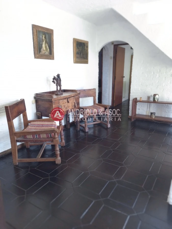 Casa ID.7439 - VENTA DE HERMOSA CASA EN BARRIO PINARES - 3 DORMITORIOS - 