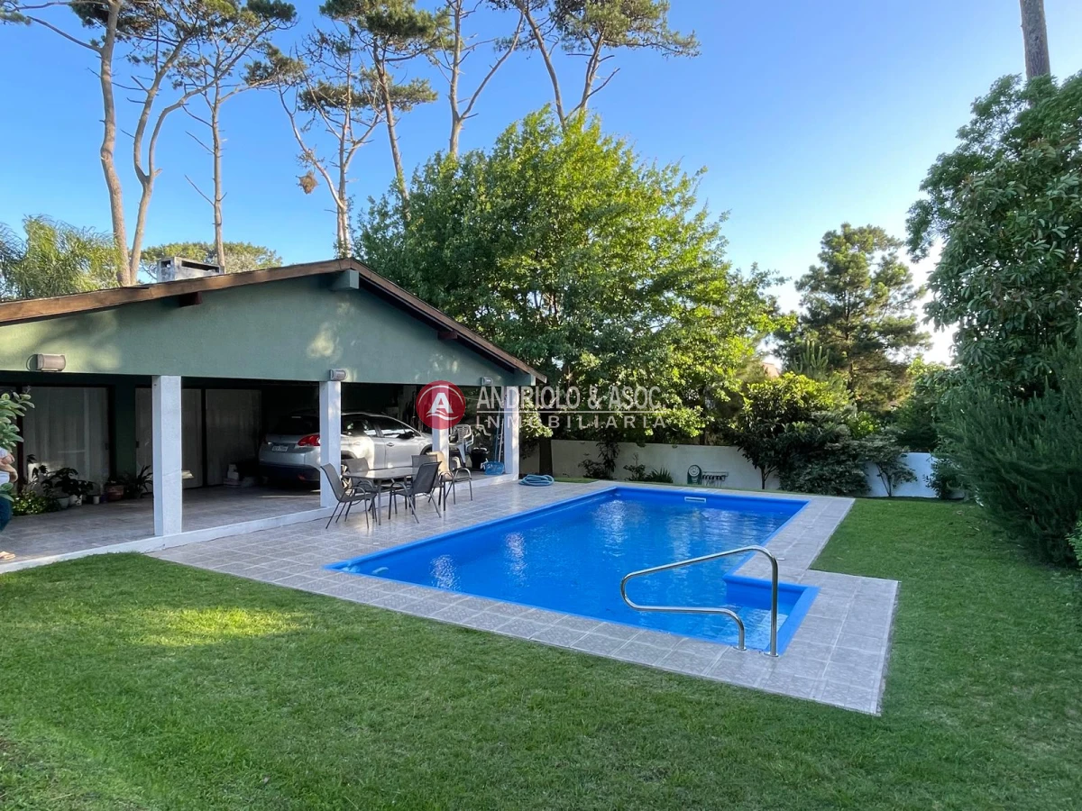 Casa ID.9443 - Casa en barrio Pinares 