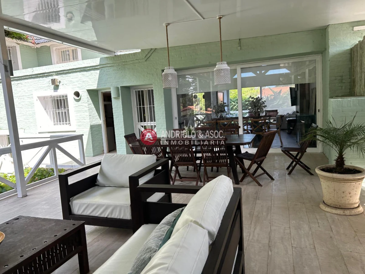 Casa ID.4928 - Hermosa Casa en Playa Mansa consulte!!!!