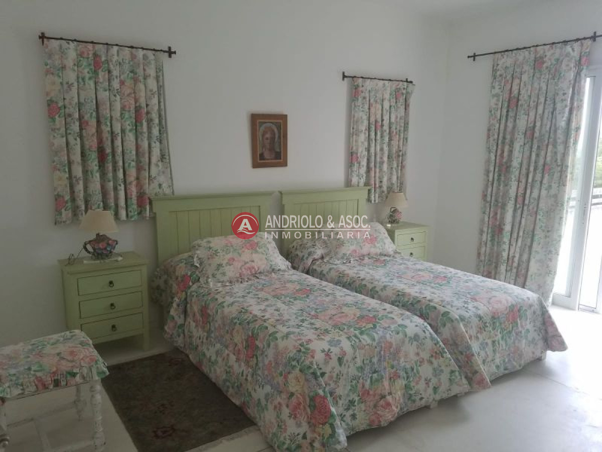 Casa ID.6363 - oportunidad en zona de Península 