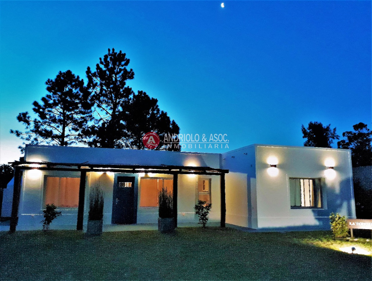Casa en barrio privado  - AND8661C