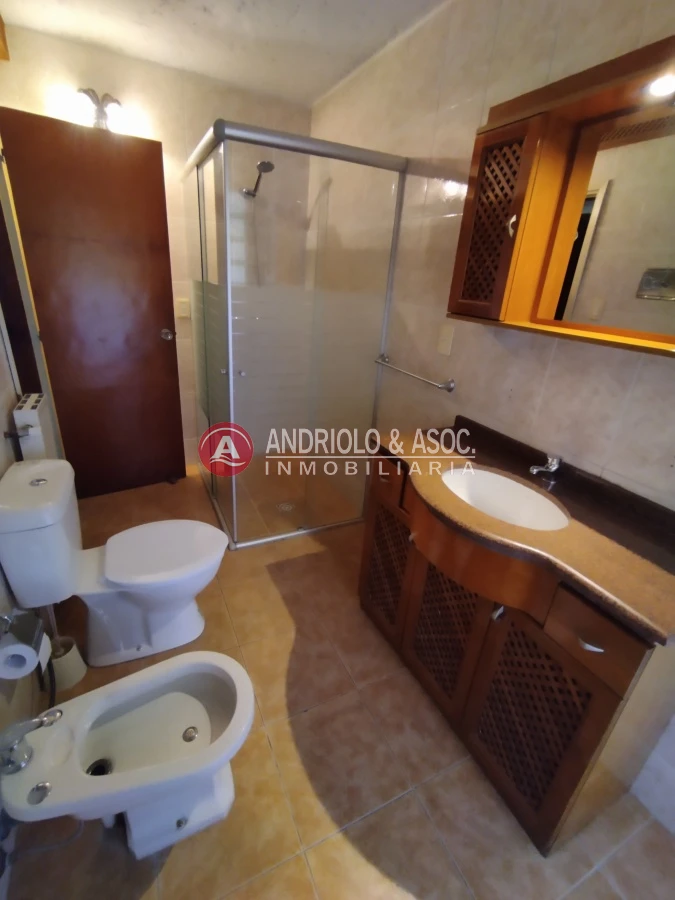 Casa ID.7439 - VENTA DE HERMOSA CASA EN BARRIO PINARES - 3 DORMITORIOS - 