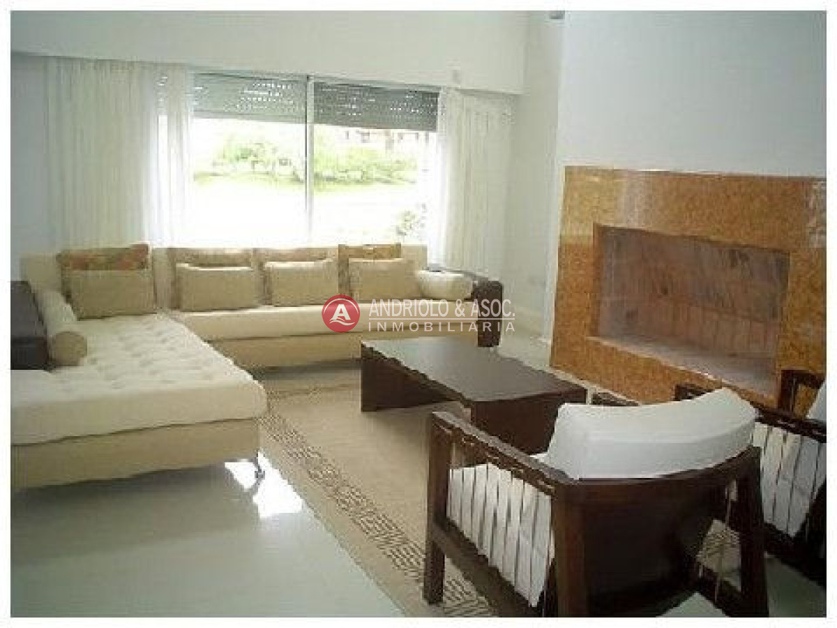 Casa en Punta del Este, Beverly Hills - AND4332C