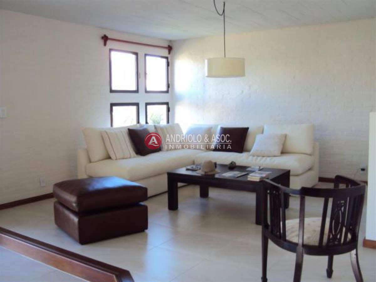 Casa ID.4944 - casa en impecable estado !!!!! a media cuadra de Tienda Inglesa 