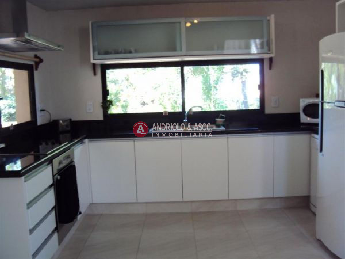 Casa ID.4944 - casa en impecable estado !!!!! a media cuadra de Tienda Inglesa 