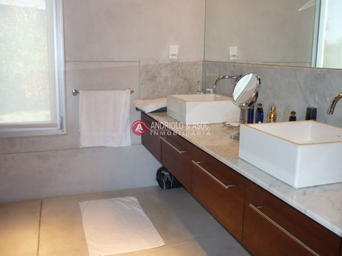 Casa ID.4946 - Casa en Manantiales, Punta Piedras