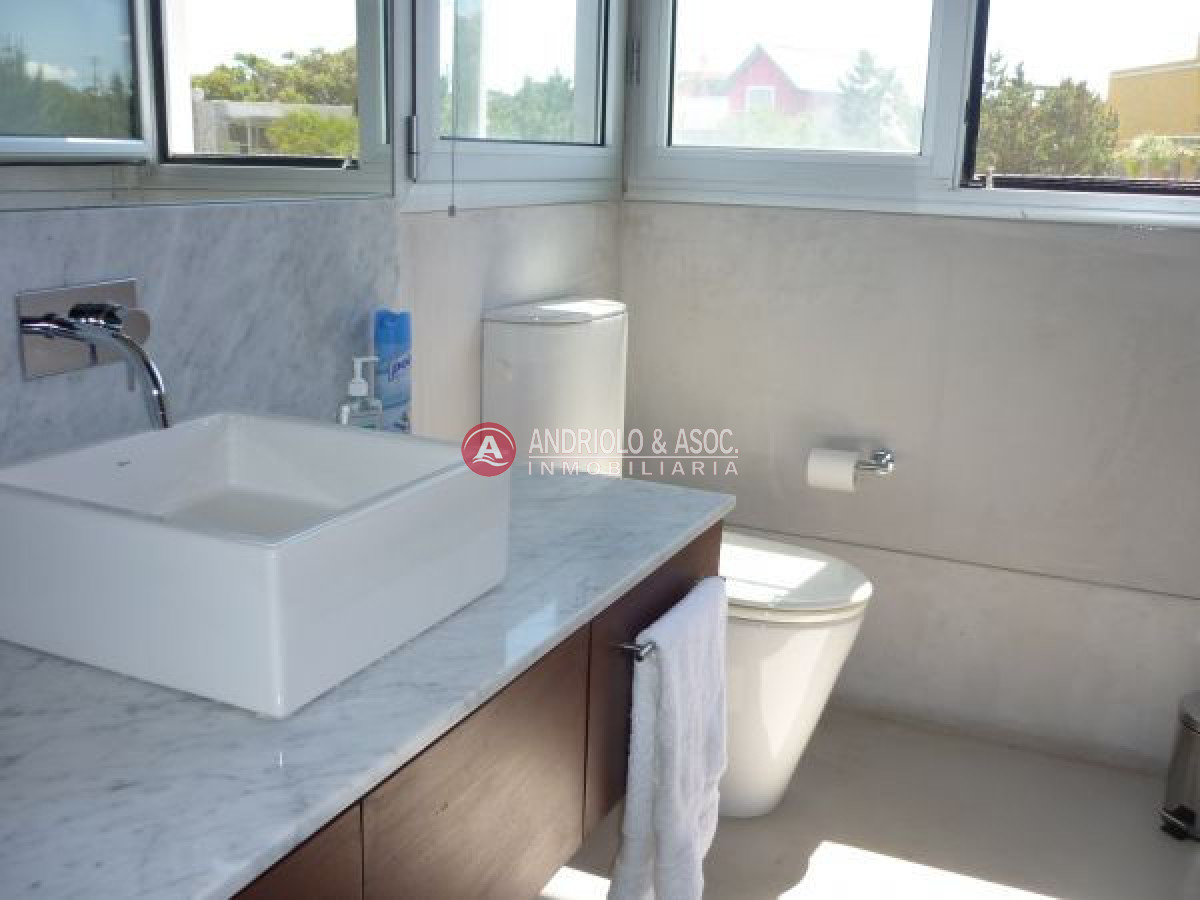 Casa ID.4946 - Casa en Manantiales, Punta Piedras