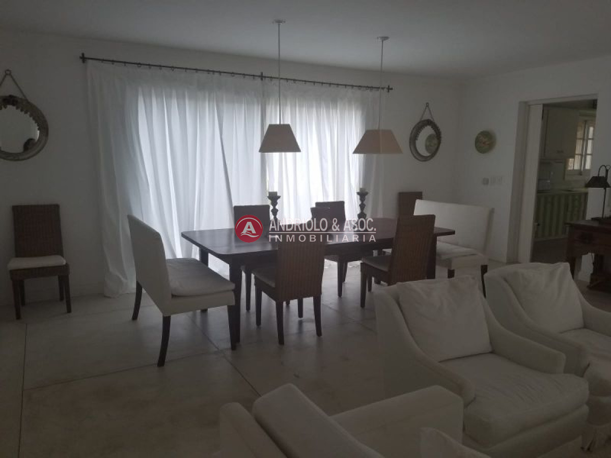 Casa ID.6363 - oportunidad en zona de Península 
