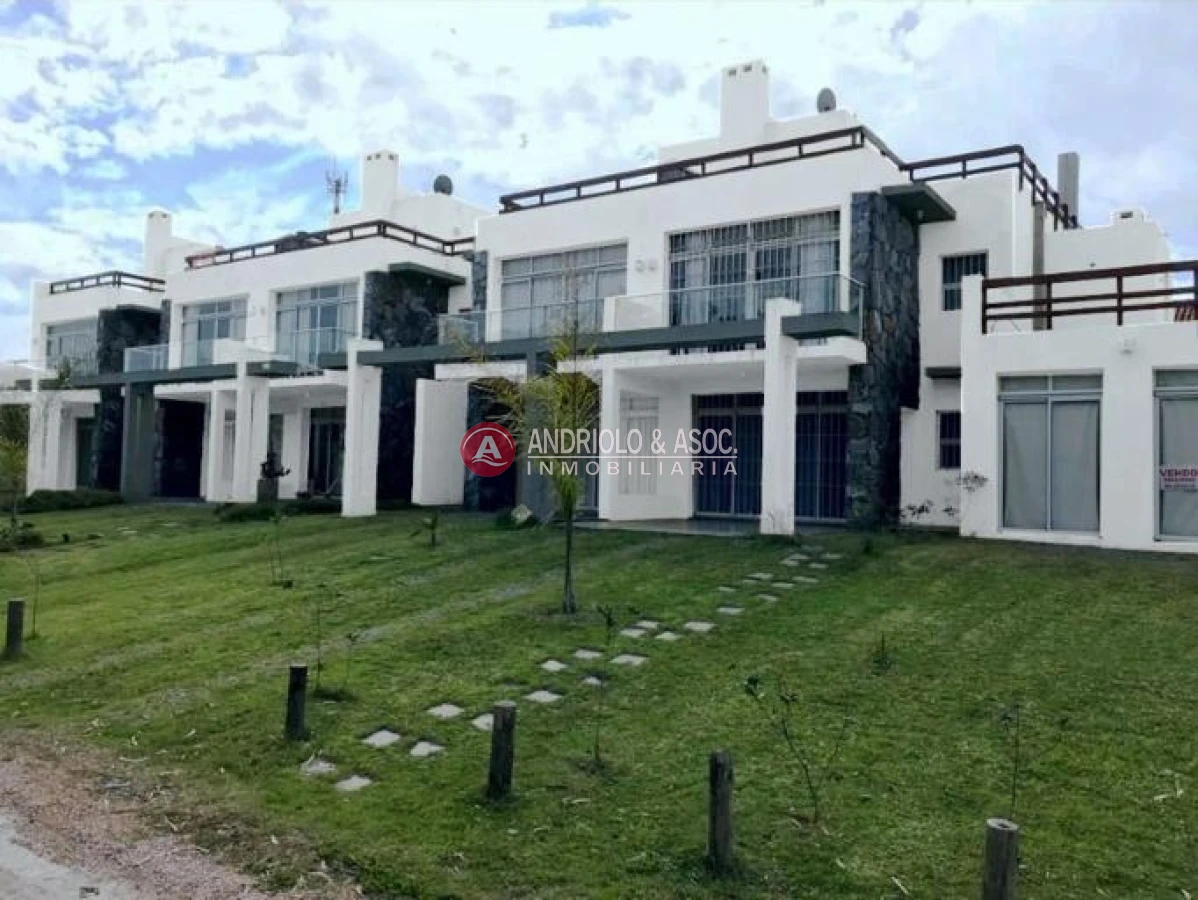 ALQUILER DE CASA 3 DORMITORIOS A PASOS DE PLAYA BIKINI - AND8234C