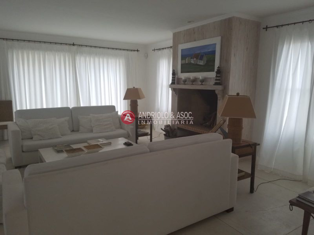 Casa ID.6363 - oportunidad en zona de Península 