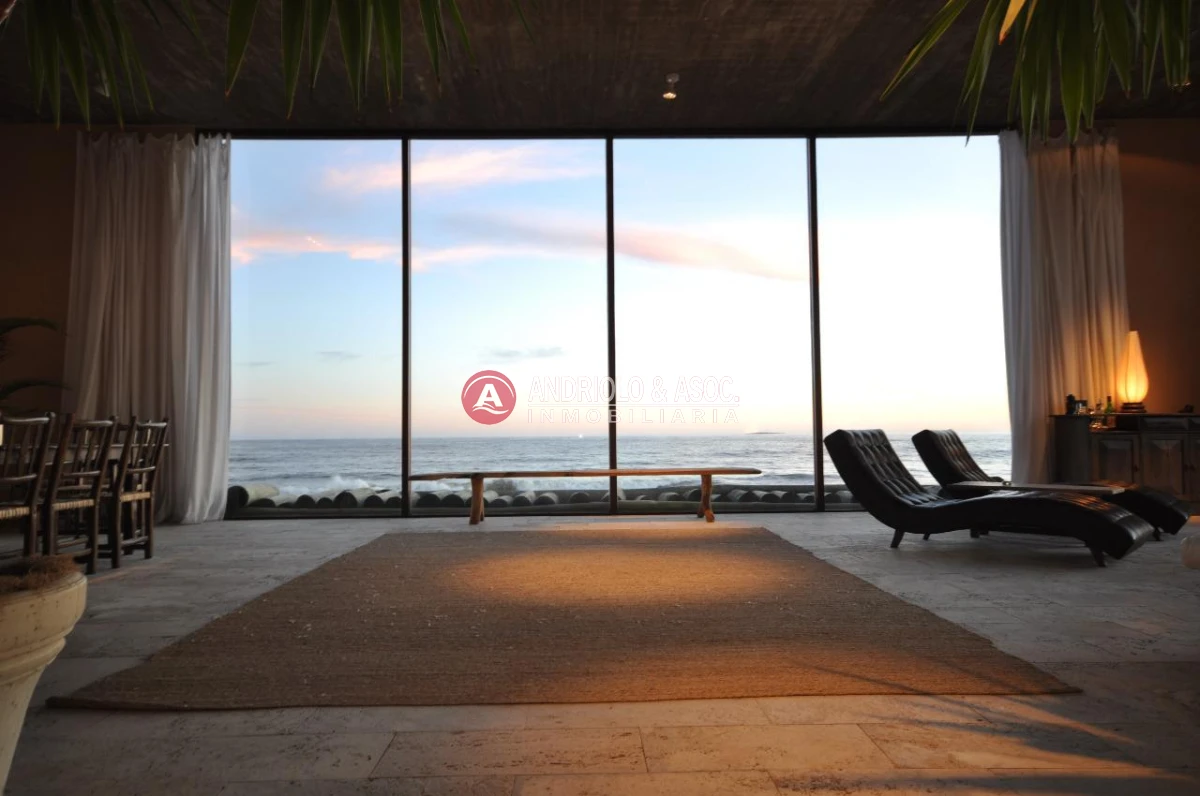 Casa ID.6608 - casa en primera línea  