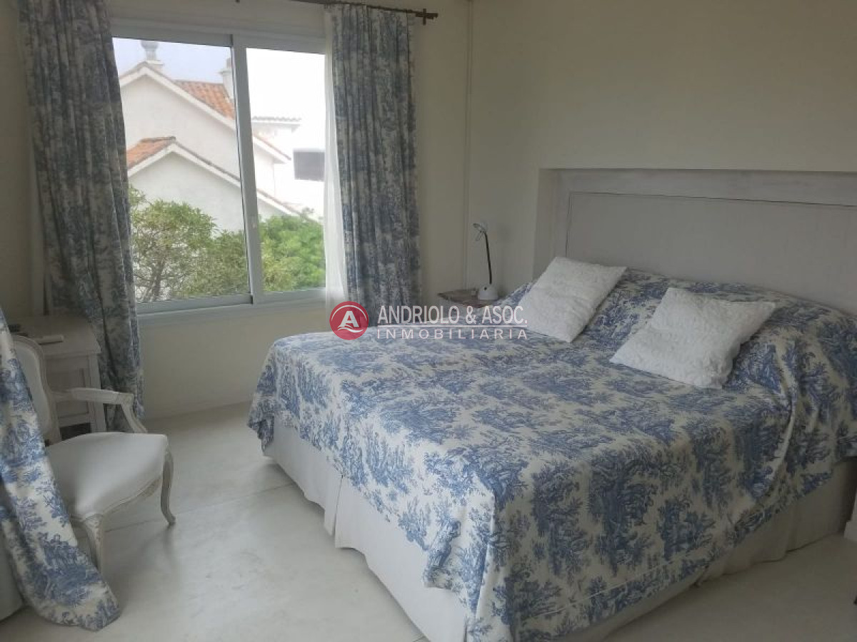 Casa ID.6363 - oportunidad en zona de Península 