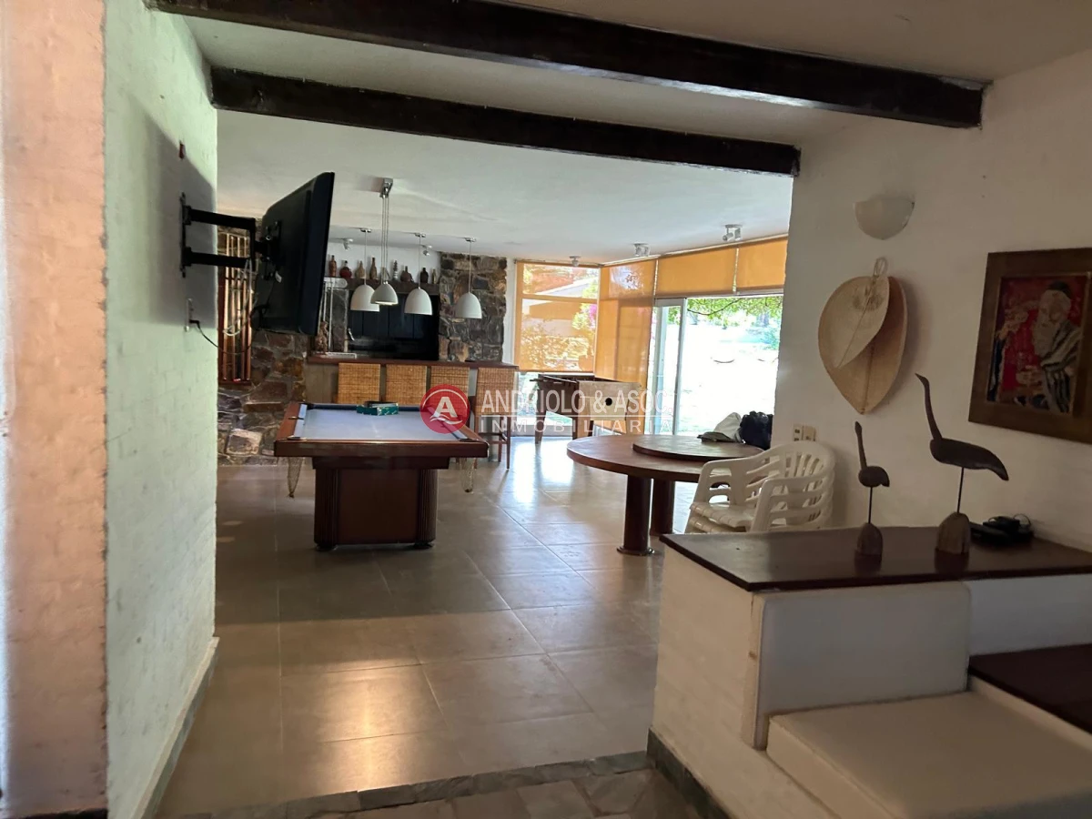 Casa ID.4928 - Hermosa Casa en Playa Mansa consulte!!!!