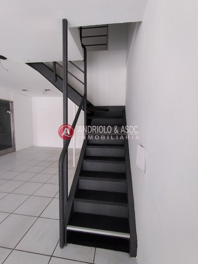 Local Comercial ID.6632 - gran local comercial sobre avenida gorlero