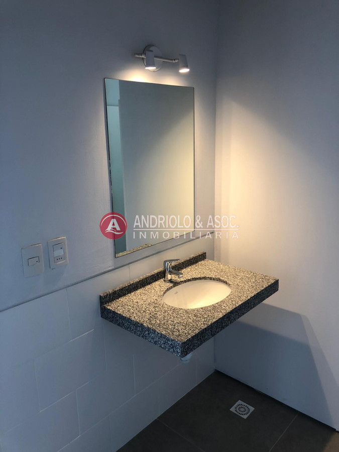 Local Comercial ID.6593 - gran local comercial en centro de maldonado 