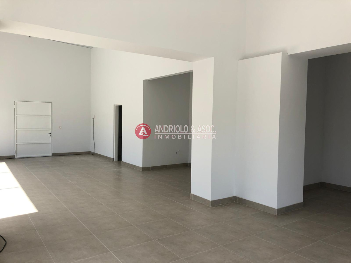 Local Comercial ID.6593 - gran local comercial en centro de maldonado 